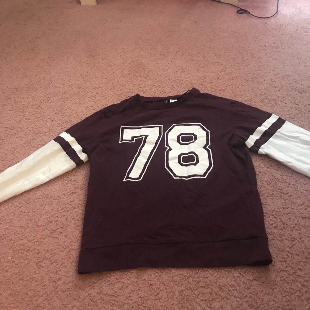 Maroon H&M Graphic Sweatshirt